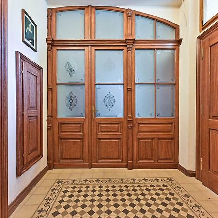 Apartment Nebovidy I - Historic Centre - Terrace - Air Conditioning Praha Bagian luar foto