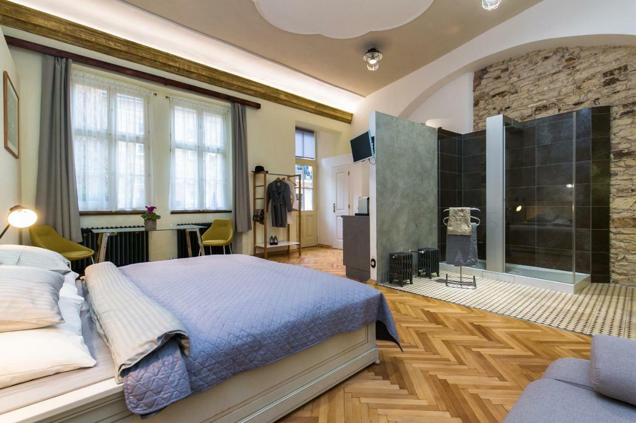 Apartment Nebovidy I - Historic Centre - Terrace - Air Conditioning Praha Bagian luar foto