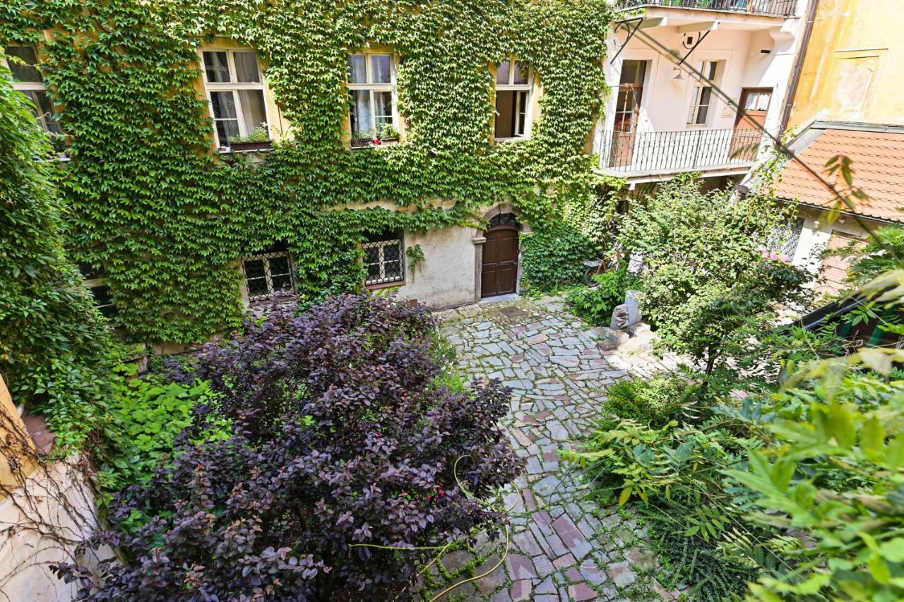 Apartment Nebovidy I - Historic Centre - Terrace - Air Conditioning Praha Bagian luar foto