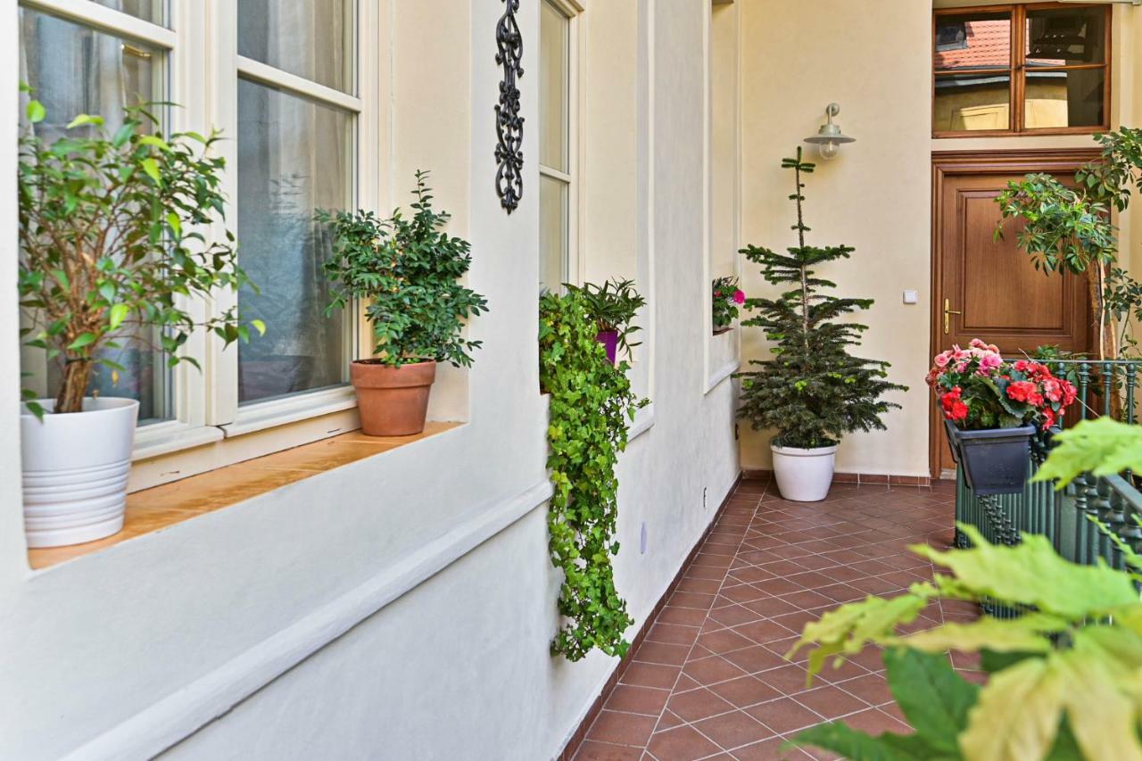 Apartment Nebovidy I - Historic Centre - Terrace - Air Conditioning Praha Bagian luar foto